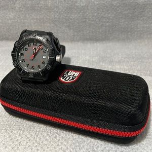 LUMI LOX BLACK WITH GREY FACE. 8800 Series